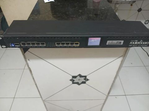 Roteador MikroTik RB3011UiAS-RM