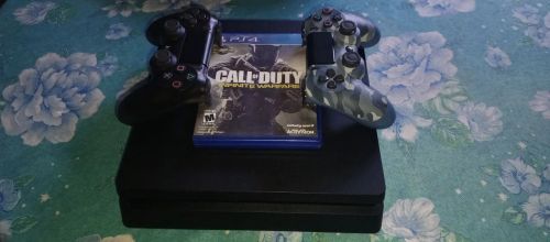Playstation 4 com jogo Call of Duty Infinite Warfare
