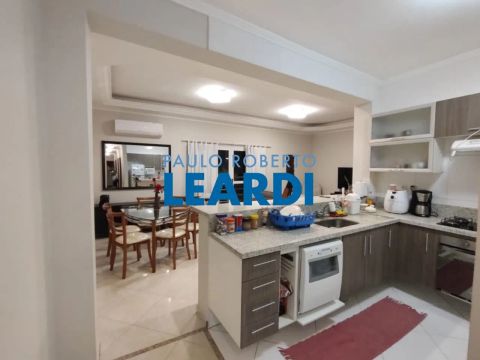 CASA ASSOBRADADA - CAMBUCI - SP