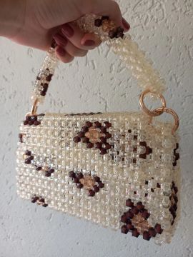 Bolsa de mão em miçangas