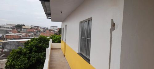 Apartamento no Alvorada 2 com ótima localização. 2 quartos. Leia