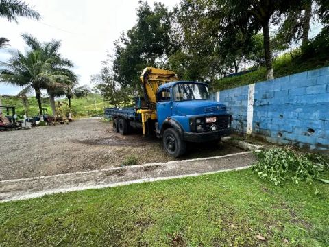 Caminhão MB 1519 munck PHD 27