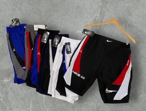 Bermudas da Nike material Tactel com elastano 
