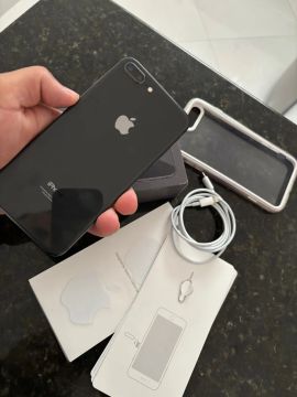 iPhone 8 Plus cinza espacial 128gb 