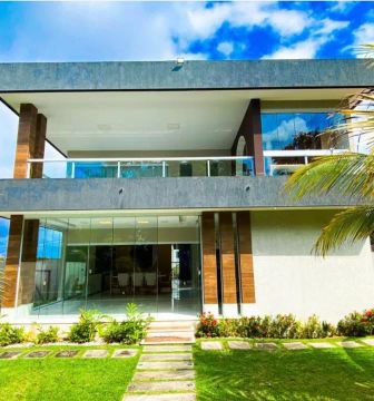 Casa com 4/4 em Alphaville Litoral Norte disponível para locação .