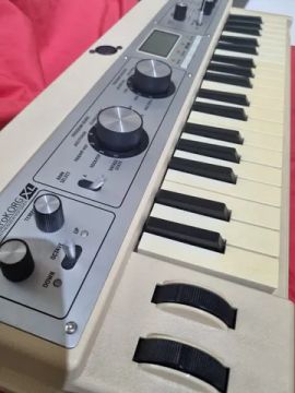 Micro Korg XL Branco Série Limitada