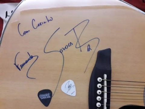 Violão autografado Fernando & Sorocaba