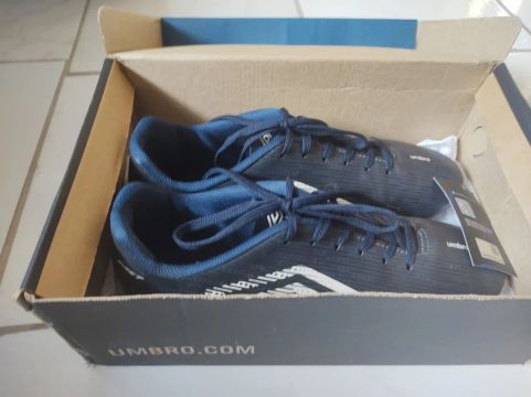Chuteira campo original umbro TAMANHO 39 seminova
