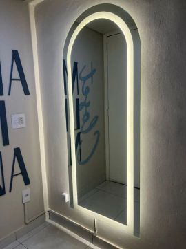 Espelho de Parede com Iluminação LED