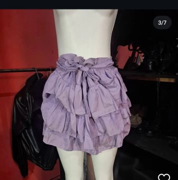 Saia Rodada Lilás e Jaqueta jeans 
