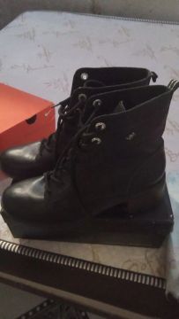 Botas femininas de couro preto