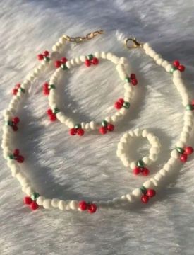 Conjunto de pulseiras de miçangas com cerejas