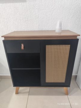 Armário de Canto com Porta de Rattan