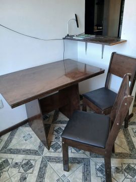 Mesa de Jantar com 2 Cadeiras - Madeira Maciça