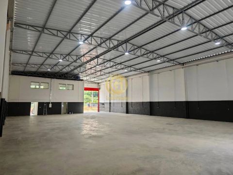 Imóvel para aluguel tem 671 metros quadrados com 3 quartos em Jardim Califórnia - Jacareí 