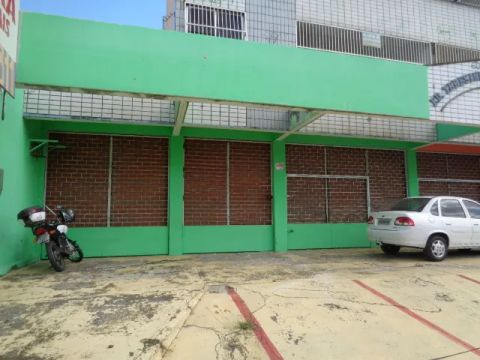 LOJA COMERCIAL COM BANHEIRO PRÓXIMO A AUTOPEÇAS RCHAGAS/ COLEGIO DA POLICIA MILITAR.