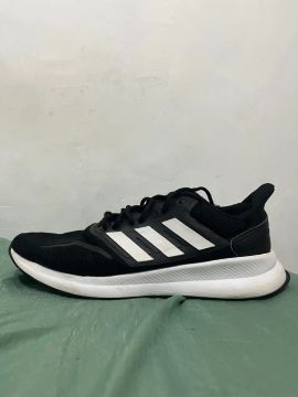 Tênis Adidas 