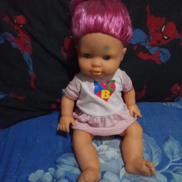 Boneca Bebê com Cabelo Rosa