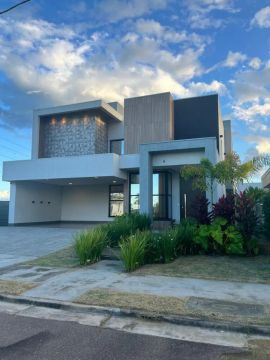 Casa excelente no Alphaville. Venda ou aluguel. Ótima oportunidade.