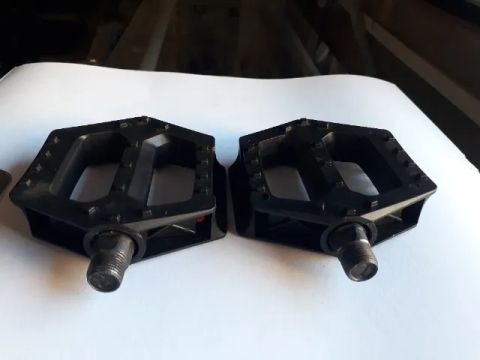 PEDAL DE BICICLETA BIKE FREE STYLE PLASTICO SEM ESFERA PRETO 9/16 ROSCA GROSSA
