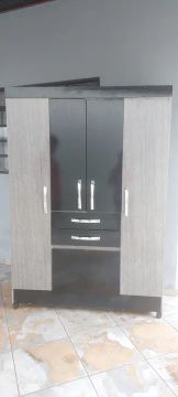 Guarda roupa usado