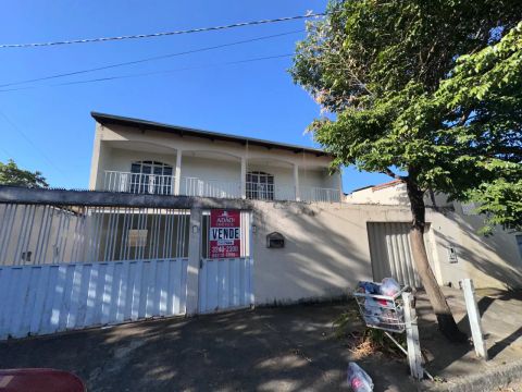 Sobrado no Setor Campinas Sobrado com 6 Quarto(s) e 3 banheiro(s) à Venda, 294.1 por R$ 69