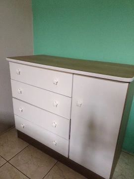 Gaveteiro Branco com 4 Gavetas e Porta