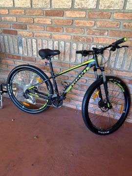 Bicicleta Giant SR Suntour Aro 29. Ótimo estado