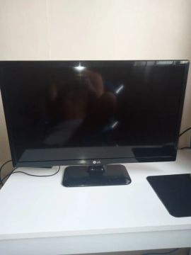 TV LG 24 polegadas com leve defeito 