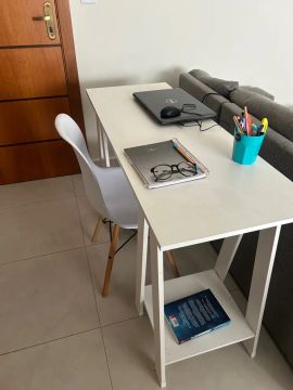 mesa escrivaninha  e cadeira