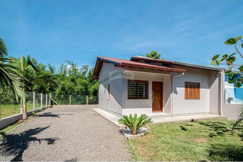 Oportunidade Única! Casa com terreno Amplo de 390m2 e Bem Localizada no Bairro Lago Azul  
