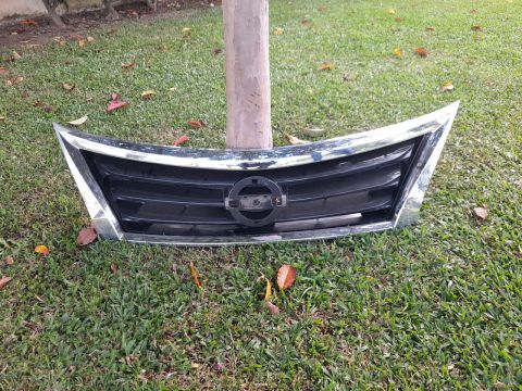 Grade frontal Nissan Altiman