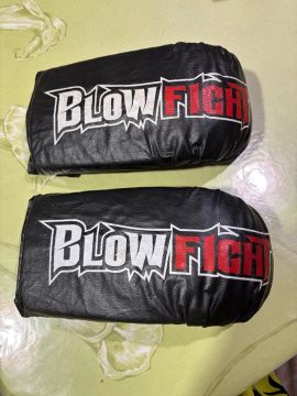 Saco de boxe com luva