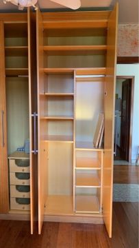 Guarda-roupas em muito bom estado