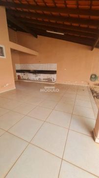 CASA RESIDENCIAL à venda, 3 quartos, 1 suíte, 4 vagas, UMUARAMA - Uberlândia/MG
