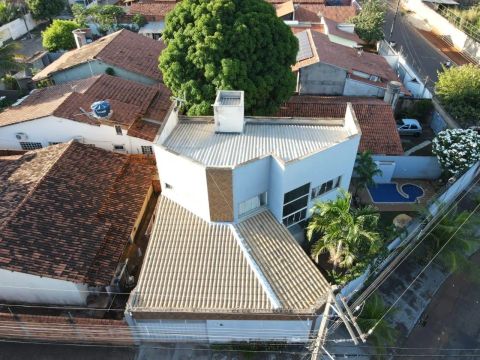 Sobrado / Casa - 3 suítes - área de lazer - 