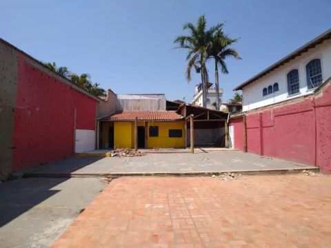LOTE DE 540 METROS BEM LOCALIZADO NO BAIRRO COPACABANA