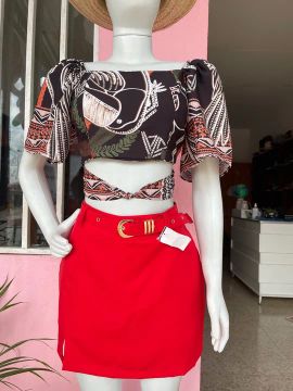 Conjunto Cropped Estampa Tropical + Saia Vermelha