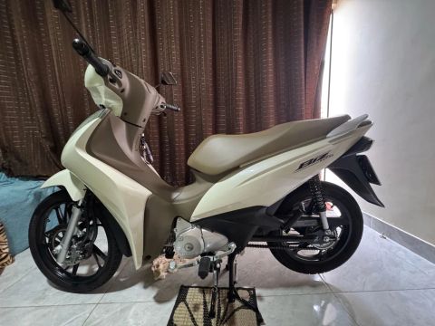 Honda Biz 125 completa pouco dia retirada na loja de Goiânia!