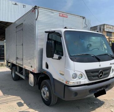 Mb Accelo 1016 baú seco ano 2015