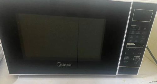 Microondas R1 BRANCO PORTA PRETA 