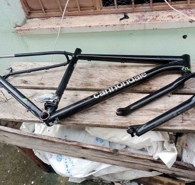 Vendo Quadro de alumínio Cannondale - MTB Tam 17.  R$600 com nota fiscal.