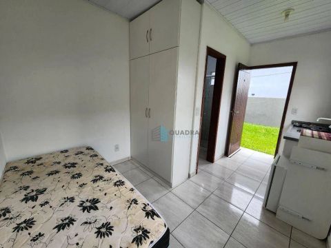 Kitnet com 1 dormitório para alugar, 16 m² por R$ 1.214,67/mês - Pantanal - Florianópolis/