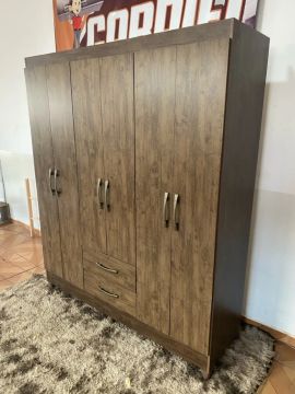 Guarda roupa casal 6 portas 2 gavetas ( entrego )