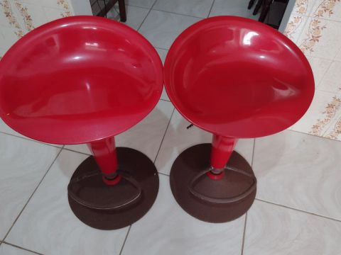 2 banquetas altas