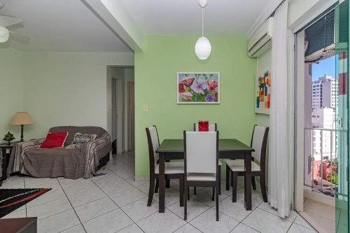 Apartamento à venda no Ed. Caramuru em Balneário Camboriú