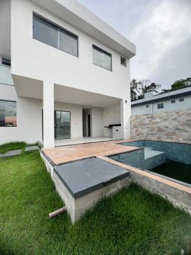BELÍSSIMA CASA NO QUARTZO CONDOMÍNIO VERDE