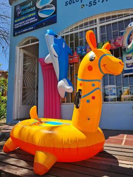 Boia Inflável Lhama - Diversão na Piscina!