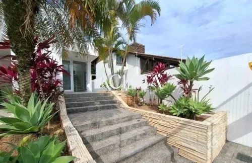 Casa de 2 suítes no bairro Santa Mônica, Florianópolis.