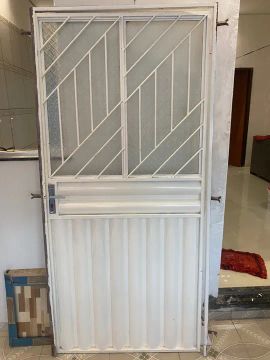 Porta em perfeitas condições 